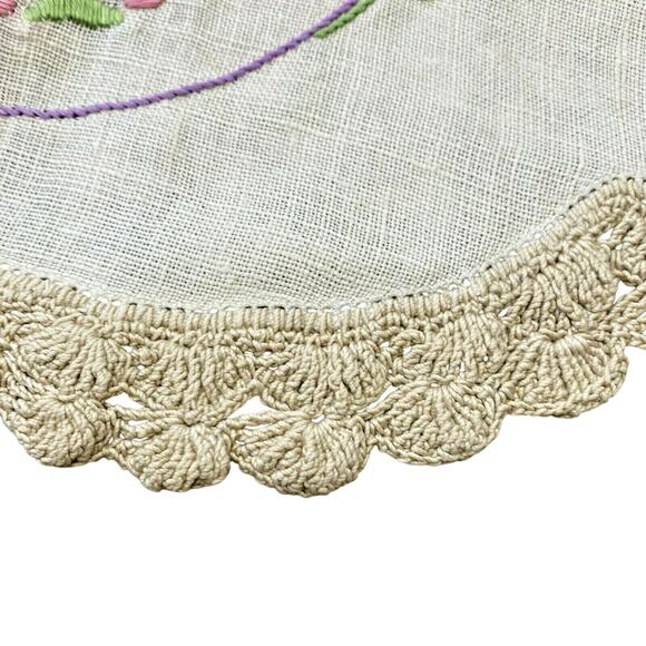 Vintage linen table runner hand embroidery tablecloth thick crochet trim oval - Picture 3 of 8